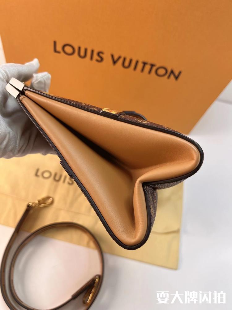 Louis Vuitton路易威登 限定伊势丹枫叶手提单肩斜挎包 LV限定伊势丹枫叶手提单肩斜挎包，超级限量的绝版货，卖一只少一只，做旧复古感绝美的工艺，可珍藏内膜还在